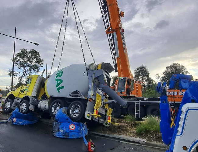 Heavy vehicle accident recovery and salvage lift by TopGun Cranes